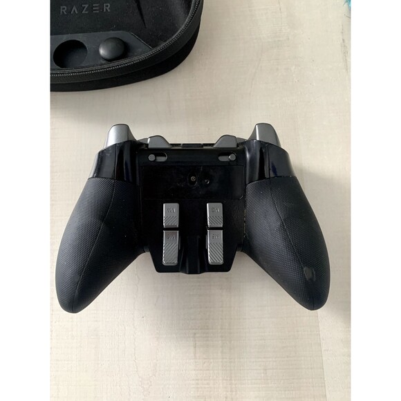 Razer Wolverine Ultimate Xbox One Controller Black With Case without Cord - Picture 9 of 10